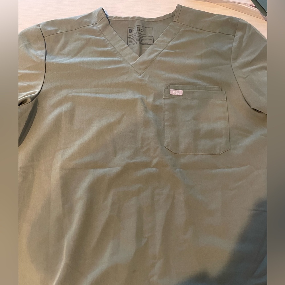 Men’s Fig’s Scrub Top L Moss